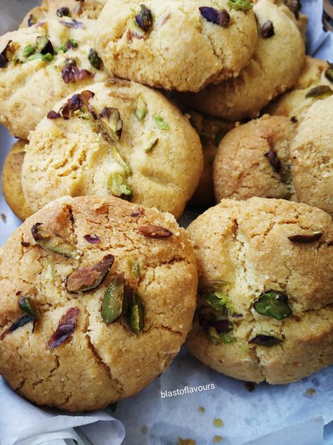 Naan Khatai Recipe, Naan Khatai, Indian Cookies, Cookies Eggless, Eggless Chocolate Chip Cookies, Eggless Cookies, Burfi Recipe, Leches Cake, Healthy Cake Recipes