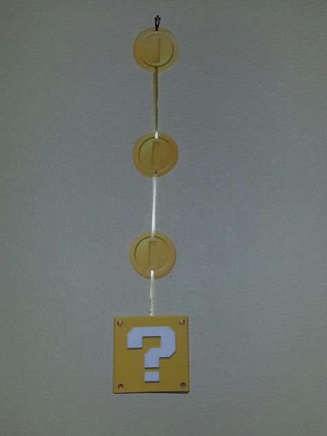 Mario Bros. question box and coins, handmade party decoration. Mario Chain Chomp Diy, Super Mario Coins Diy, Mario Coins, Super Mario Bricks Boxes, Super Mario Keychain, Super Mario Bros Birthday Party, Mario Bros Birthday, Mario Birthday Party, Mario Birthday