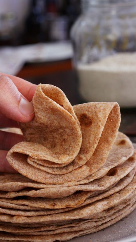 Masa para Tacos Integral - CUKit! Tortilla Pan, Homemade Tortilla Recipe, Tortilla Recipe, Homemade Tortillas, Pan Bread, Cooking Gadgets, Donut Recipes, Desert Recipes, Vegetable Dishes