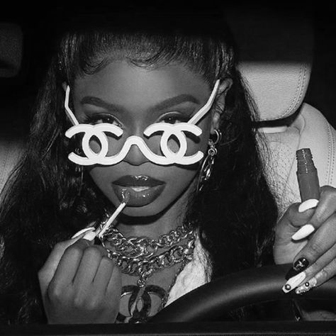 Black And White Aesthetic Black Women, Phone Asthetic Picture Icon, Grey Baddie Aesthetic, Black Aesthetic Celebrities, Baddiecore Aesthetic Black, Girl Black Asthetics, Black Baddie Aesthetic Wallpaper, Bratz Aesthetic Black And White, Black And White Baddie Aesthetic