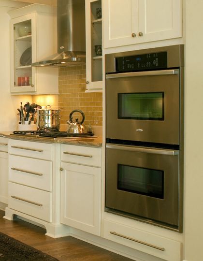 #LGLimitlessDesign #ContestKay Adams LG LIMITLESS DESIGN cliqstudios-built-in-oven-cabinet Inbuilt Oven, Contemporary Shaker Kitchen, Built In Kitchen Appliances, Wall Oven Kitchen, Double Oven Kitchen, Old World Kitchens, Microwave Cabinet, Oven Cabinet, Kitchen Cabinet Kings