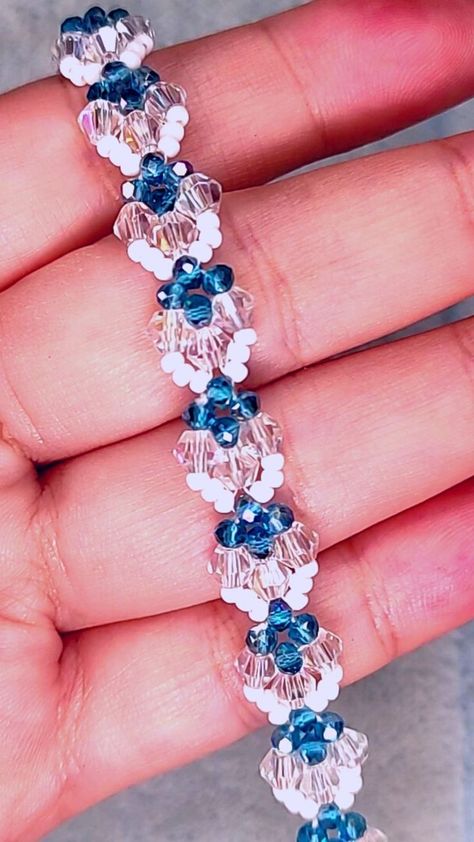 Bicone Beads Pattern, Rice Bead Bracelet, Diy Jewelry Set, Braided Bracelet Diy, Beads Pattern, Crochet Beaded Bracelets, Beaded Necklace Patterns, Diy Jewelry Unique, Beaded Bracelets Tutorial