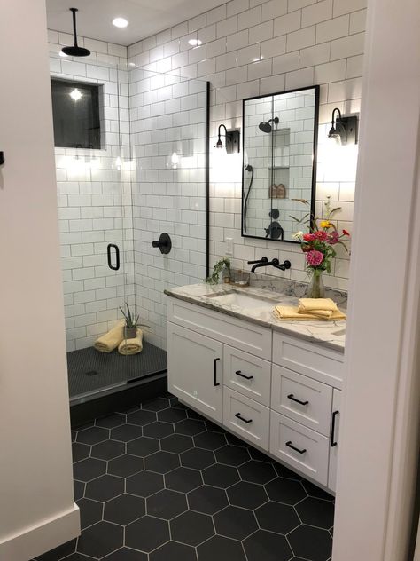 Full Bathroom Remodel, White Bathroom Tiles, Bathroom Inspiration Modern, Bathroom Farmhouse Style, Restroom Decor, Small Bathroom Makeover, Bathroom Redesign, Farmhouse Ideas, Gorgeous Bathroom