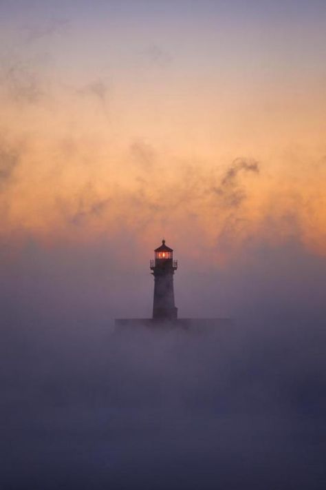 Lighthouses Photography, Lighthouse Photos, Lighthouse Pictures, Lighthouse Keeper, Lighthouse Art, Beautiful Lighthouse, Beacon Of Light, Light Houses, Light House