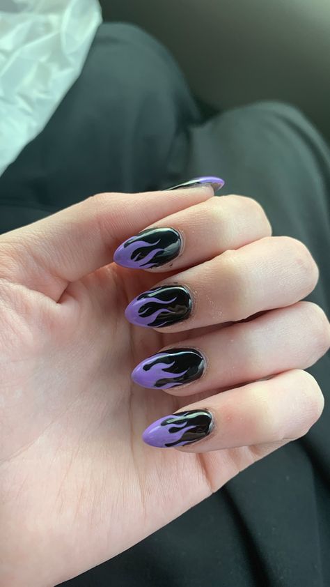 black almond nails with purple flames at the tips Nails Black Flames, Black And Purple Short Nails, Black And Purple Gel Nails, Black And Purple Nails Short, Lilac And Black Nails, Purple Checkered Nails, Dark Purple Nails Short, Almond Nails Designs Black, Purple Flame Nails