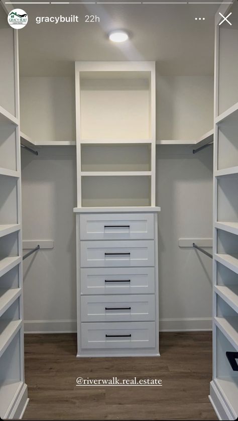 Small Walk In Closet Door Ideas, Small Walkin Closet Makeover, Small Walkin Closet Organization Ideas, Walk In Closet Dimensions Layout, Small Closet Layout, Small Walk In Closet Designs Layout, Small Walkin Closet Ideas Layout, Small Walkin Closet Ideas, Walkin Closet Ideas