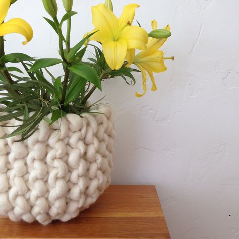 Beautiful BIG Knit Basket – Make One, The Pattern is FREE | KnitHacker Crochet Anatomy, Modern Basket, Modern Baskets, Basic Knitting, Vase With Flowers, Big Knits, Basket Uses, Flower Pot Crafts, Knit Basket