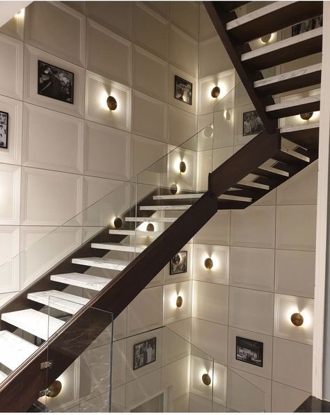 stairs wall design modern interiors Duplex Double Height Wall Design, Duplex Stair Wall Design, Double Height Stairs, Duplex Wall Design Stairs, Double Height Staircase Wall Design, Duplex Staircase Design, Stairs Wall Design Modern, Staircase Wall Design Modern, Duplex Stairs