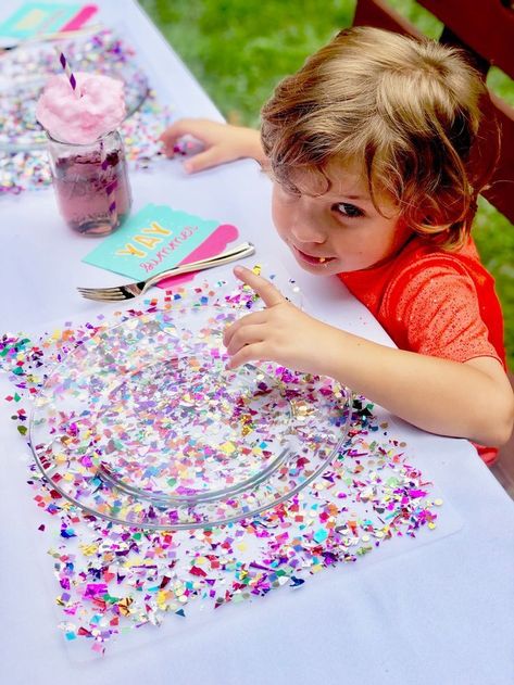 Birthday Placemats Ideas, Confetti Crafts, Birthday Decorations Diy, Placemat Tutorial, Dish Design, Kids Gift Ideas, Diy Placemats, Festive Tablescape, Diy Confetti