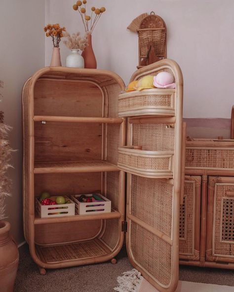 Rattan Products, Deco Spa, Diy Furniture Cheap, Cubby House, Toy Room, Diy Furniture Hacks, 3 Shelves, Bamboo Furniture, Diy Furniture Renovation