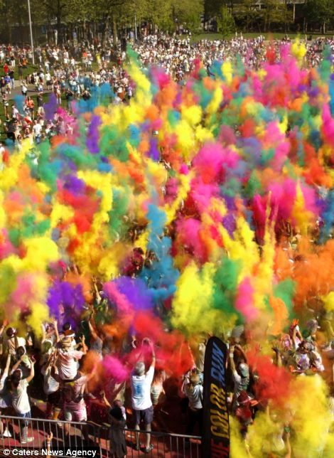 look at the colour run! I might be interested in that. 5k Color Run, Marathon Man, Holi Festival, Color Festival, Fun Run, Color Run, Pics Art, Color Of Life, How To Raise Money