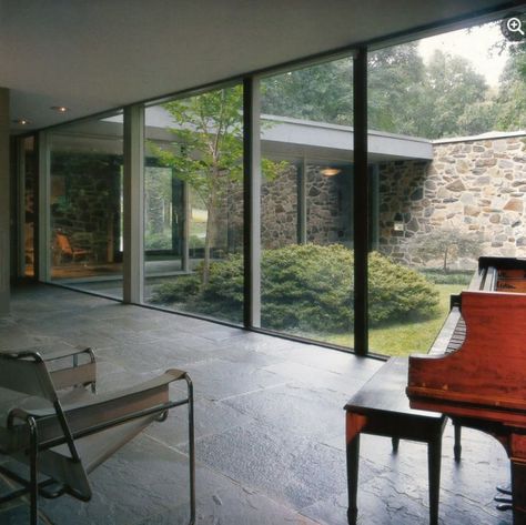 Marcel Breuer Architecture, Hooper House, Luxury Door, Paint Your House, Mid Century Architecture, Marcel Breuer, Aluminium Windows, Patio Interior, Courtyard House