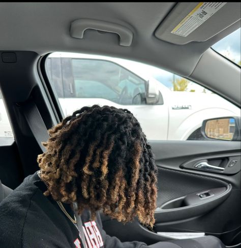 Twist Out Dreads Men, Dyed Locs Ideas Men, Dyed Tips Locs, Dyed Loc Tips, Loc Dye, Dreads Styles Black, Short Dreadlocks Hairstyles, Dread Journey, Dyed Dreads