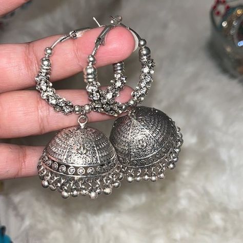 Silver Jhumkas Aesthetic, Saree Earrings Jewellery Designs, Desi Jewelry Silver, Desi Silver Jewellery, Silver Indian Earrings, Silver Jhumka Aesthetic, Silver Oxidised Jhumka, Jumkas Silver, Jumka Silver