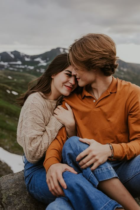 Mountain Photoshoot Ideas, Mountain Photoshoot, Alaska Mountains, Mountain Couple, Couple Shoots, Outdoorsy Couple, Soft Launch, Couples Pictures, Outdoor Couple