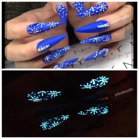 Glow In The Dark Christmas Nails, Glow In The Dark Nails, Amazing Nail Art, Dark Christmas, Glow Nails, Dark Nails, Winter Nail Designs, Winter Nail, Nail Nail