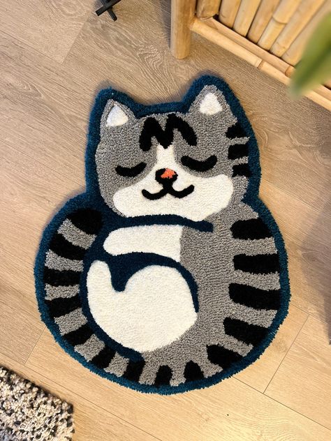 Cat Hand-tufted Custom Rug - Etsy UK Cat Tufting, Tufting Rug, Rug Art, Custom Rugs, Fiber Art, Beauty Book, Portugal, Cute Animals, Accessory Gift