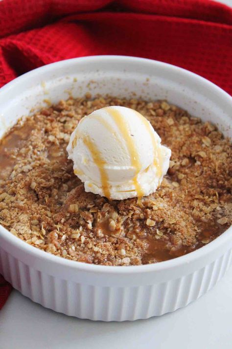 Air Fryer Apple Crumble Air Fryer Apple Crumble, Apple Crumble With Oats, Air Fryer Recipes Dessert, Apple Pie Filling Recipes, Apple Crumble Recipe, Canned Apple Pie Filling, Apple Crumb, Pie Filling Recipes, Fruit Crumble