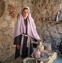 What Sort of Clothing Did People in Jesus’ Time Wear? - Community in Mission : Community in Mission Ancient Jewish Clothing, Biblical Costumes For Women, Jewish Woman Clothing, Bible Clothing, Living Nativity, Jewish Clothing, Biblical Clothing, Hebrew Clothing, Biblical Costumes