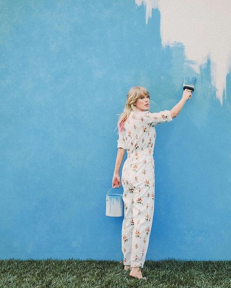 🎶the colour that we painted your brother's wall🎶 Taylor Swift Fotos, Taylor Swift Lover, Lover Era, Swift Photo, Taylor Swift Album, Taylor Swift Wallpaper, Long Live Taylor Swift, Swift 3, Live Taylor