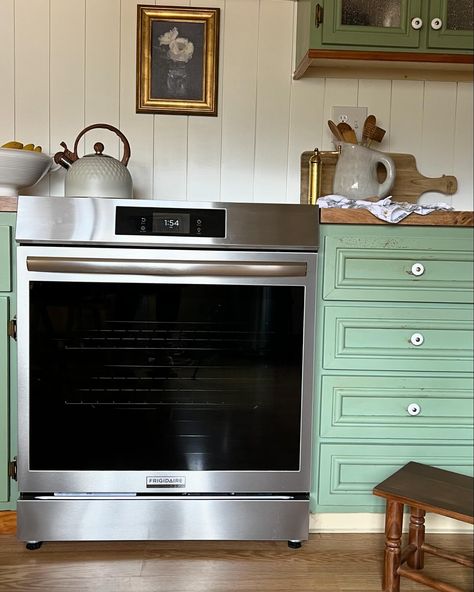 Sunday stills 🫶🏻 so excited to wrap up this small kitchen refresh for my parents. If you’ve been following along in my stories, then you know just how much my parents needed this right now. #ad Even though I spruced up this tiny space, this gorgeous new 30-inch Frigidaire Gallery Front Control Induction Range with Total Convection is the absolute star of the show! I’m seeing a renewed joy for cooking in my mom. She absolutely loves the convenience of this induction range! You can Get over ... Modern Rustic Living Room, Frigidaire Gallery, Induction Range, Fall Entryway, Country Farmhouse Style, Kitchen Refresh, Tiny Space, Unique Bathroom, Country Bedroom