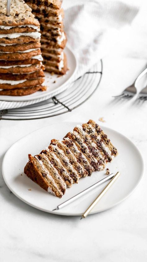 chocolate chip cookie layer cake Cookie Layer Cake, Delicious Chocolate Chip Cookies, Butternut Bakery, Ultimate Cookies, Chocolate Chip Cookie Cake, Naked Cakes, Savoury Cake, Food Cakes, Best Chocolate