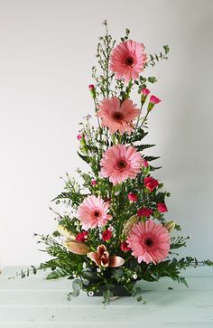 Pink Flower Arrangement, Easter Flower Arrangements, Gubahan Bunga, Altar Flowers, Large Flower Arrangements, Church Flower Arrangements, Flowers And Greenery, Creative Flower Arrangements, Flower Arrangements Simple