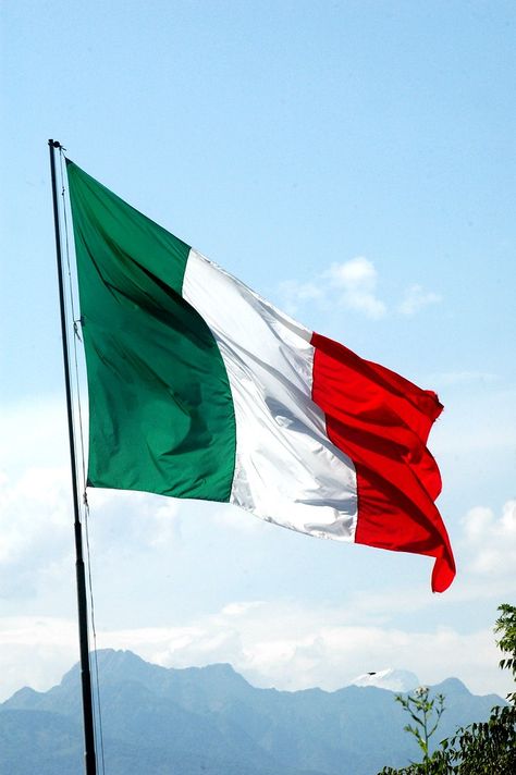 Bendera Italia, Italy Flag Aesthetic, Italian Flag Aesthetic, Italy Flag Wallpaper, Italian Flag Wallpaper, Italian Wallpaper Aesthetic, Italian Culture Aesthetic, Italian Words Aesthetic, Italia Wallpaper