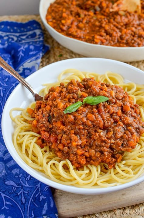 Lentil Bolognese, Vegan Lentil, Budget Bytes, Bolognese Recipe, Weight Watchers Smart Points, Syn Free, Lentil Recipes, Tasty Vegetarian Recipes, Calorie Recipes