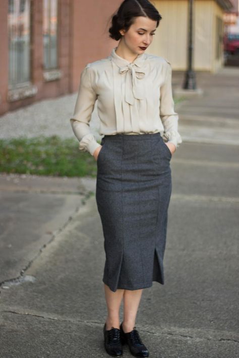 Peggy Carter-Inspired Upcycled Skirt | Channel the 1940s with this vintage-inspired sewing project! 40s Mode, Womens Patterns, Upcycled Skirt, Peggy Carter, Agent Carter, Vintage Inspired Fashion, 40s Fashion, Retro Mode, Vestidos Vintage