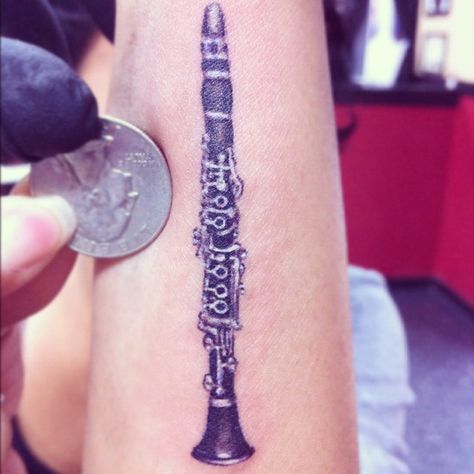 Clarinet tattoo!!! (by legion_avegno of fallensparrowtattoos.com) Clarinet Tattoo, Tiki Tattoo, Wrist Henna, Tattoo Music, Mechanic Tattoo, Bff Tattoos, Music Tattoo, Music Tattoos, Wolf Tattoos