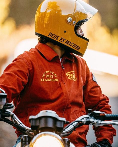 Deus Ex Machina (@deuscustoms) • Instagram photos and videos Mx Helmet, Cafe Racer Helmet, Retro Helmet, Vintage Helmet, Custom Cycles, Retro Motorcycle, Cafe Racer Bikes, Deus Ex Machina, Full Face Helmets