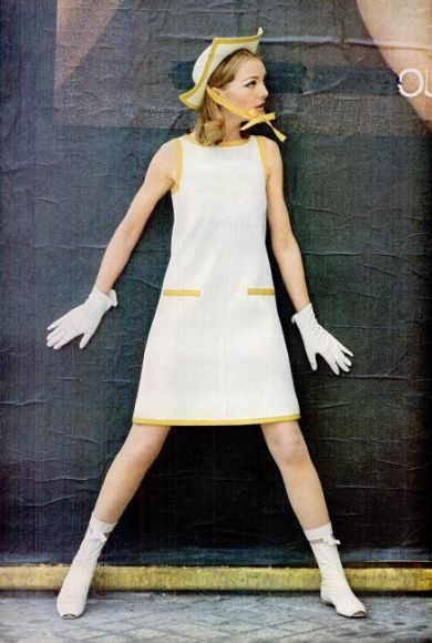 designer André Courrèges triangle shaped shift dress 200 Fashion, 70s Mode, 60’s Fashion, Andre Courreges, 1960 Fashion, Mode Retro, 60s And 70s Fashion, Fashion 1960s, Robes Vintage