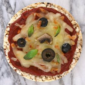 Real Foods Sorghum Thins with Pizza Toppings - Healthy Rice Cake Topping Ideas Recipes - Rice Cake Pizza Rice Cake Recipes Healthy, Cake Topping Ideas, Rice Cakes Toppings, Rice Cakes Healthy, Healthier Dessert Options, Recipes Rice, Cake Pizza, Rice Cake Recipes, Healthy Afternoon Snacks