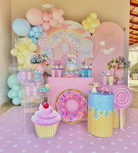 Candyland Birthday Party Cake, Sweet One Dessert Table, Birthday Candyland Theme, Candy Party Theme, Candyland Theme Cake, Candy Land Birthday Party Ideas, Candy Land Cake, Candy Land Party, Candyland Birthday Party