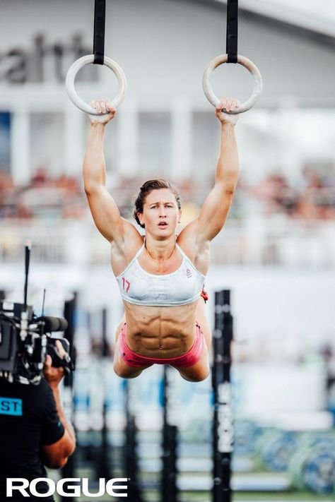 A CrossFit athlete performing a muscle up on gymnast rings. Crossfit Motivation Women, Ring Muscle Up, Crossfit Home Gym, Female Crossfit Athletes, Crossfit Photography, Crossfit Motivation, Crossfit Women, Crossfit Gym, Muscle Up