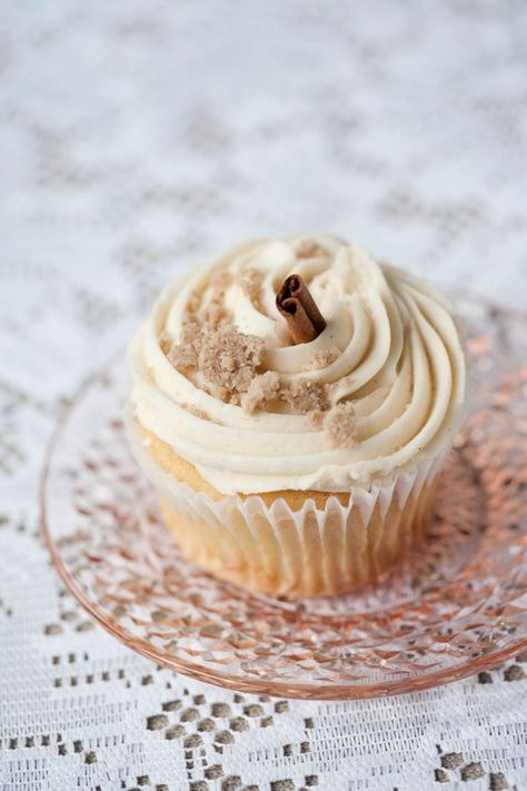 Chai Latte Cupcakes, Vanilla Chai Latte, Recipes Cupcakes, Winter Cupcakes, Vanilla Chai Tea, Kosher Food, Apple Cupcakes, Cupcakes Recipes, Cupcake Tins