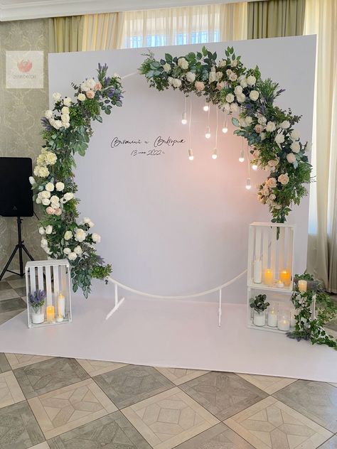 Wedding Backdrop Minimalist, Background Pelaminan, Simple Engagement Decorations, Simple Backdrop Decorations, Minimalist Wedding Backdrop, Minimalist Wedding Decorations, Backdrop Design Ideas, Simple Wedding Backdrop, Wedding Entrance Decoration