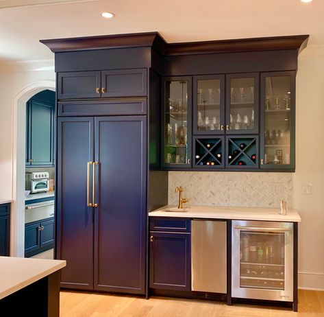 Navy Subway Tile Kitchen, Navy Herringbone Backsplash, Modern Navy Kitchen Backsplash, Navy Kitchen Tiling Ideas, Blue Herringbone Tile Kitchen, Kitchen Herringbone Floor, Herringbone Splashback, Navy Kitchen, Herringbone Backsplash