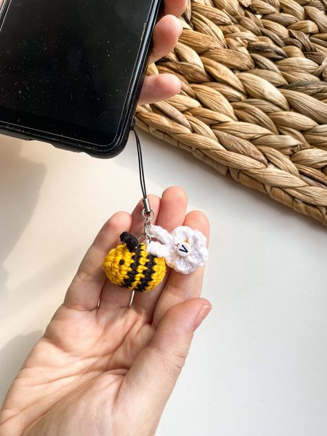 Crochet Phone Charm, Crochet Mobile, Crochet Design Pattern, Sweater Knitting, Crochet Design, Crochet Instructions, Sweater Knitting Patterns, Love Languages, Crochet Accessories