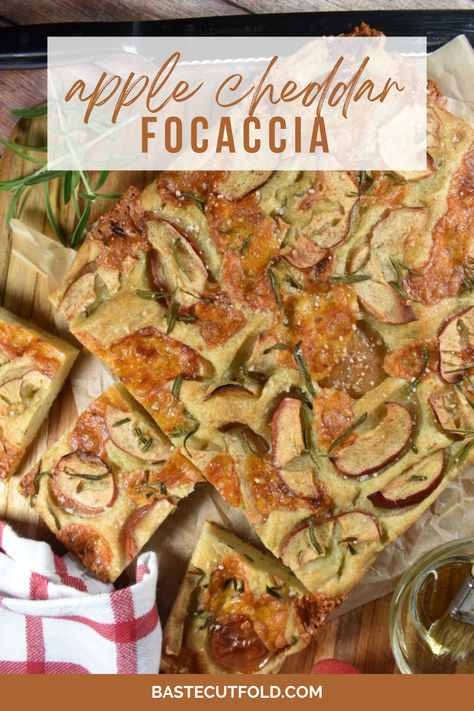 A recipe for homemade focaccia bread topped with apples, cheddar cheese, and fresh rosemary. Apple Focaccia Bread, Sourdough Foccacia Recipe, Foccacia Recipe, Homemade Focaccia Bread, Homemade Focaccia, Apple Cheddar, Olive Oil Bread, Rosemary Focaccia, Italian Olives