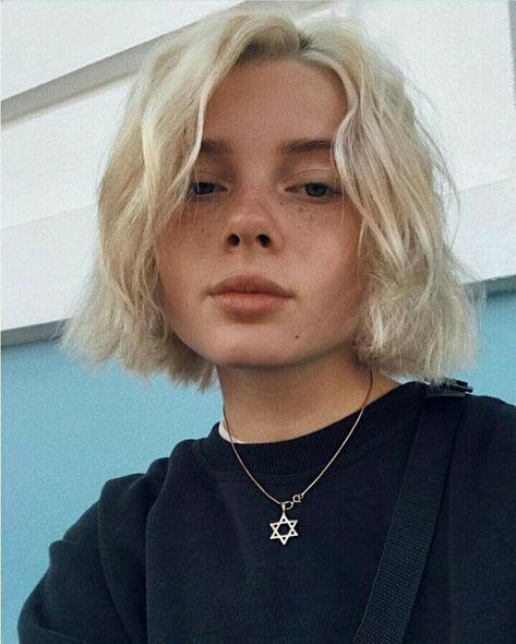 Blonde Haircuts, Hair Inspiration Short, Blonde Hair Blue Eyes, Haircuts For Medium Hair, Permed Hairstyles, Short Blonde, Short Hair Haircuts, Short Blonde Hair, Mermaid Hair