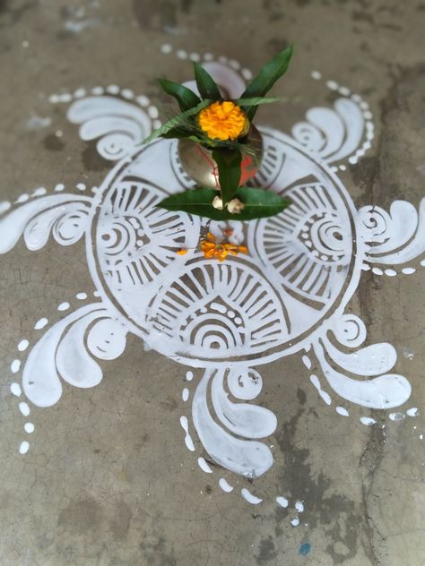 Gurubar Jhoti, Odia Jhoti, Jhoti Chita Design, Alpona Design, Rangoli Patterns, Free Hand Rangoli, Indian Paintings, Rangoli Design, Rain Photography