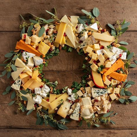 Cheese Board Wreath, Wreath Cheese Board, Cheese Wreath Platter, Christmas Cheese Wreath, Cheeseboard Centerpiece, Cheese Wreath, Christmas Cheese Boards, Holiday Charcuterie, Christmas Spread