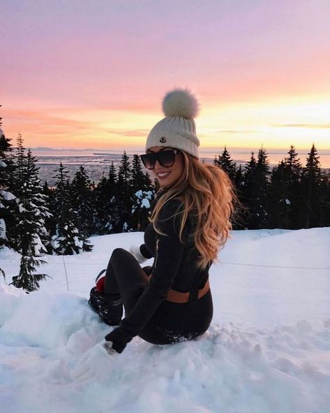 86e8f7ab32cfd12577bc2619bc635690 Snow Selfies, Snow Photoshoot, Perfect Winter Outfit, Winter Instagram, Snow Pictures, Snow Photography, Lingerie Photoshoot, Snow Girl, Shotting Photo