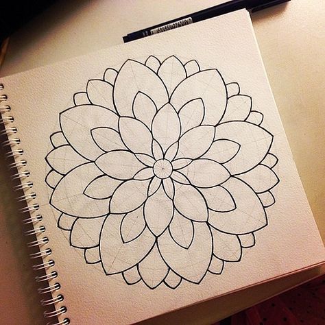 Painting Fonts, Easy Mandala Drawing, Mandala Doodle, Mandala Art Therapy, Mandala Stencils, Geometric Design Art, Simple Mandala, Doodle Art Drawing, Mandala Design Pattern