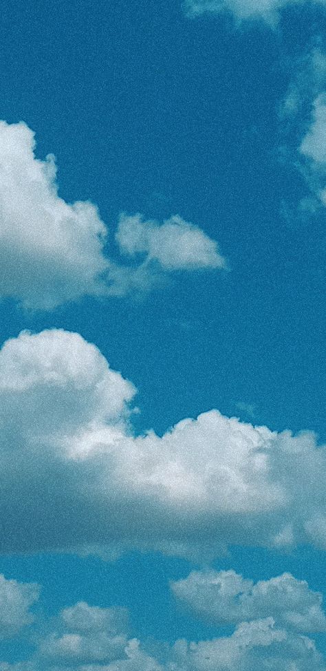 Vintage Clouds Wallpaper, Grainy Pictures Aesthetic, Grainy Blue Aesthetic, Y2k Cloud Background, Grainy Vintage Photography, Retro Sky Background, Blue Cowboy Wallpaper, Retro Grainy Aesthetic, Grainy Background Aesthetic