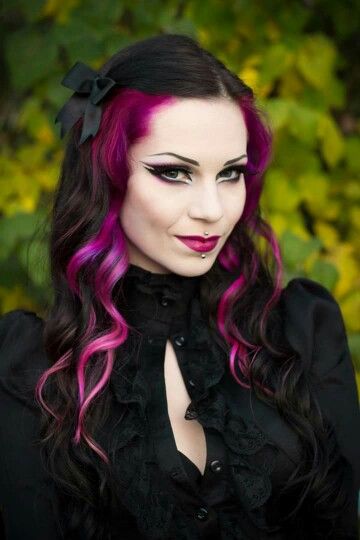 Milena Grbović Vampire Hair, Pinup Hair, Goth Style, Pinterest Hair, Goth Beauty, Beautiful Hairstyles, Colorful Hair, Gothic Beauty