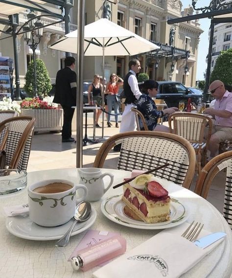 Coffee And Dessert, Paris Dream, France Aesthetic, Paris Vibes, Parisian Life, Paris Aesthetic, Living In Paris, Oui Oui, European Summer