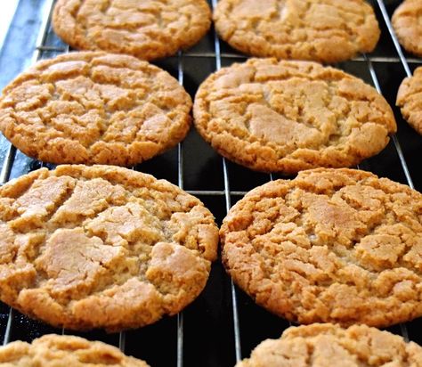 Ginger Biscuits Recipe - Cornish Fairings British Ginger Biscuits, Ginger Biscuits Recipe Uk, Ginger Biscuits Recipe Simple, Ginger Buiscits Recipes, Biscuit Recipes Uk, Stem Ginger, Almond Macaroons, Chewy Chocolate Cookies, Ginger Biscuits